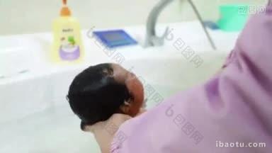 4K特写实拍婴儿洗澡擦头发